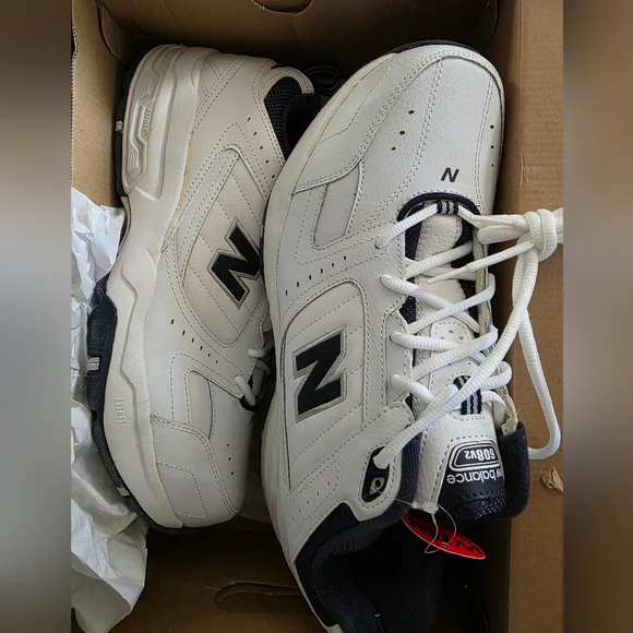 Mens 13 New Balance White and Blue Sneakers - 4E - Picture 3 of 3